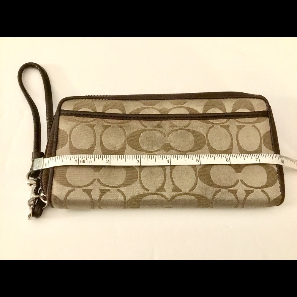 💔SOLD💔 Coach Signature Wallet - Picture 2 of 6